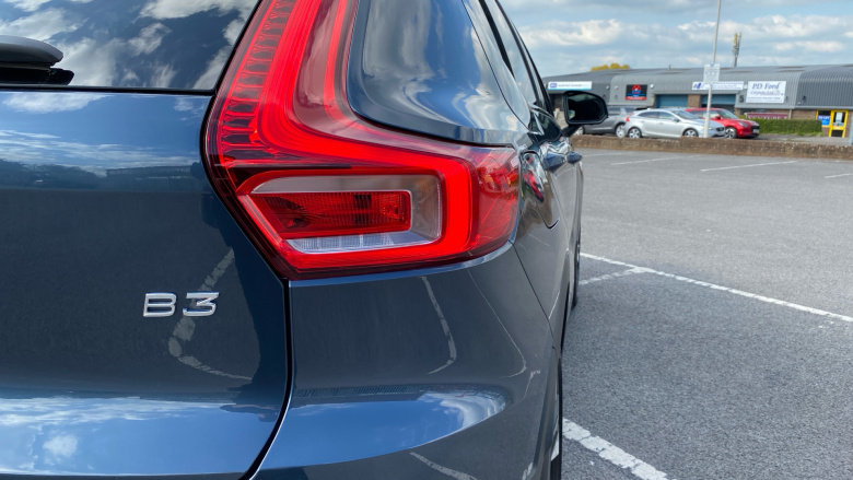 Volvo XC40 2.0 B3P Ultra Dark 5dr Auto Petrol Estate